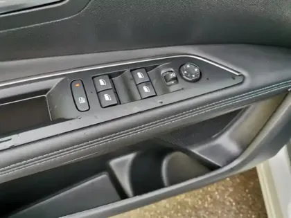 Photo 40 Peugeot 3008 Hybrid 225 Allure Pack 1.6 224