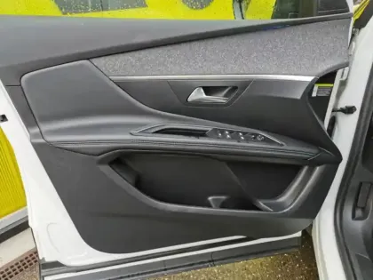 Photo 38 Peugeot 3008 Hybrid 225 Allure Pack 1.6 224