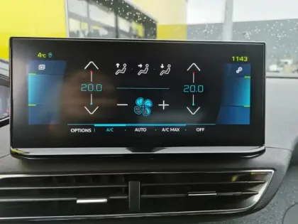 Photo 46 Peugeot 3008 Hybrid 225 Allure Pack 1.6 224