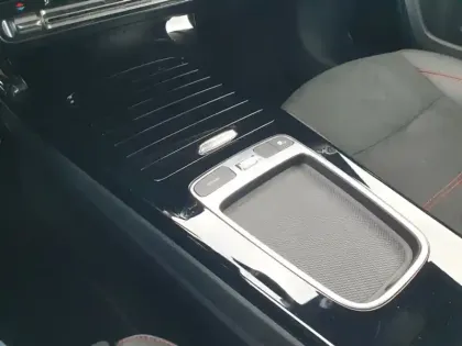 Photo 12 Mercedes Classe A 250 e Hybrid EQ AMG Line