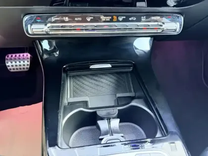 Photo 10 Mercedes Classe A 180 d AMG Line