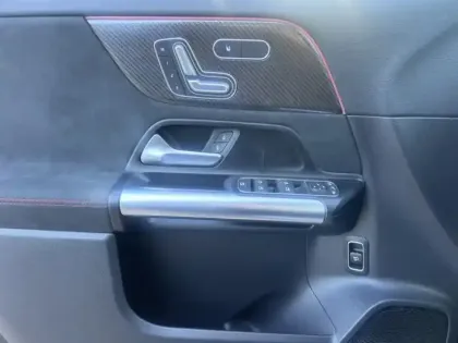 Photo 8 Mercedes GLA 200 d AMG Line