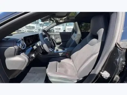 Photo 16 Mercedes CLA  200 d Shooting Brake AMG L