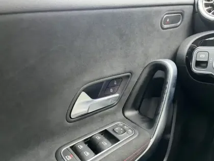 Photo 18 Mercedes Classe A 200 d AMG Line