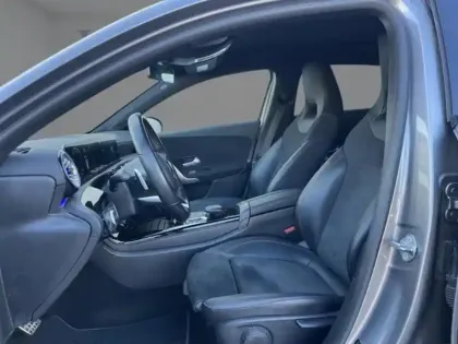 Photo 17 Mercedes Classe A 200 d AMG Line