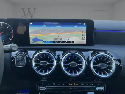 Photo 15 Mercedes Classe A 200 d AMG Line