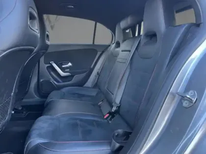 Photo 16 Mercedes Classe A 200 d AMG Line