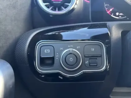 Photo 20 Mercedes Classe A 180 d AMG Line