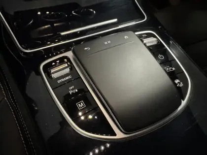 Photo 46 Mercedes GLC  300e 4MATIC SUV AMG Line