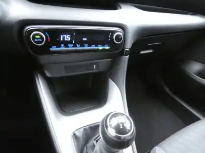 Photo 12 Toyota Yaris 120 VVT-i Design