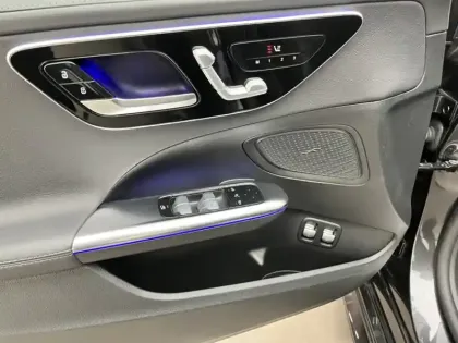 Photo 13 Mercedes Classe C Berline 300 e Hybrid EQ AMG Line