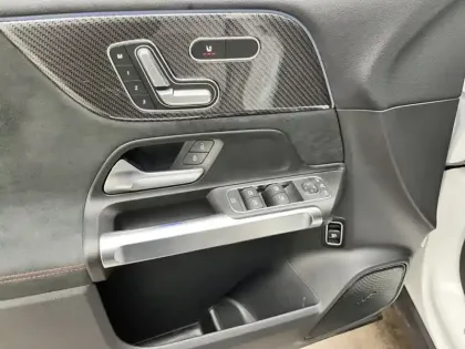 Photo 14 Mercedes GLB 200 d AMG Line