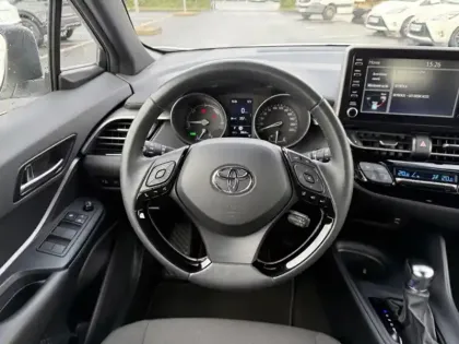 Photo 17 Toyota C-HR Hybrid Dynamic 1.8 122 ch