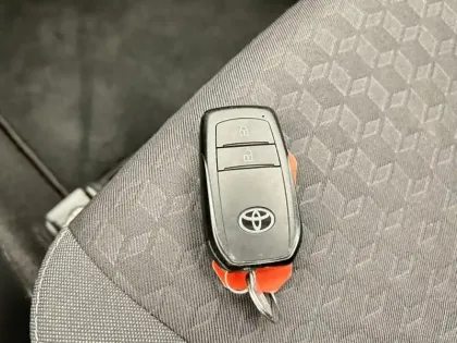 Photo 14 Toyota Yaris 116h Dynamic