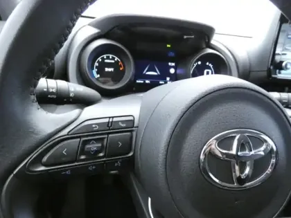 Photo 11 Toyota Yaris 120 VVT-i Design