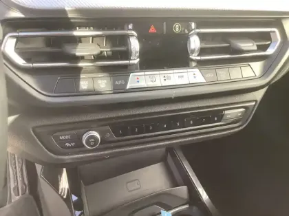 Photo 15 BMW Serie 1 F40 118d 150 ch BVA8 M Sport