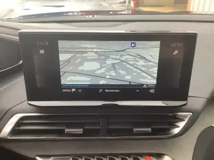 Photo 14 Peugeot 3008 Hybrid 136 e-DCS6 GT