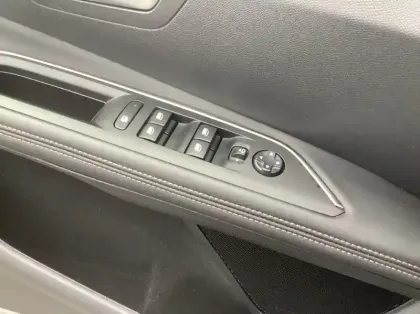 Photo 16 Peugeot 3008 Hybrid 136 e-DCS6 GT