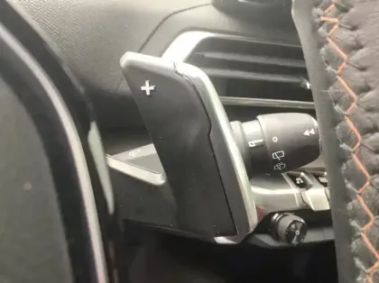 Photo 19 Peugeot 3008 Hybrid 136 e-DCS6 GT