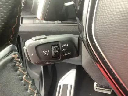 Photo 22 Peugeot 3008 Hybrid 136 e-DCS6 GT