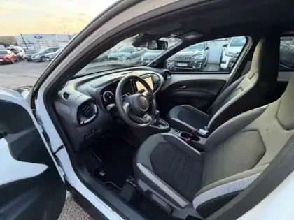 Photo 9 Toyota Aygo Hybride 116h GR Sport JBL CROSSOVER G