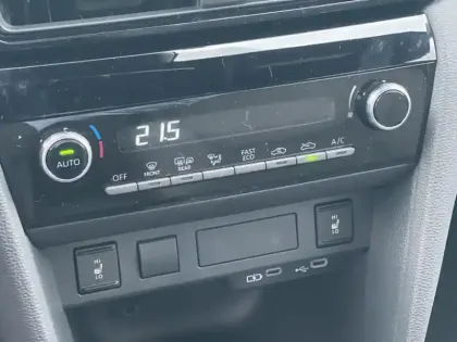 Photo 13 Toyota Yaris Hybride 116H 2WD DESIGN PACK CARGO MY25