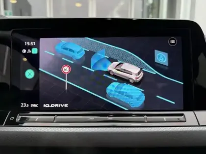 Photo 14 Volkswagen Golf  1.0 eTSI OPF 110ch Active DSG7