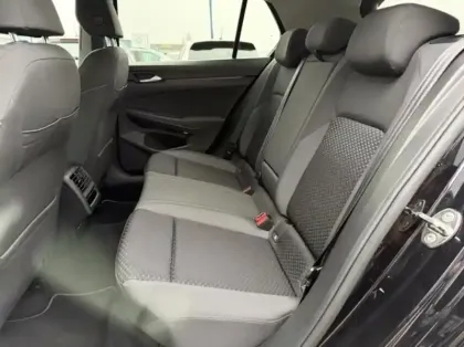 Photo 5 Volkswagen Golf  1.0 eTSI OPF 110ch Active DSG7