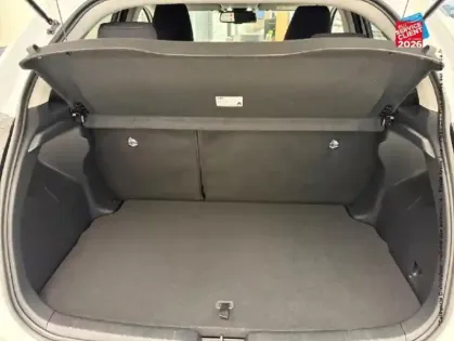 Photo 28 Toyota Yaris  116h Design 5p MC24