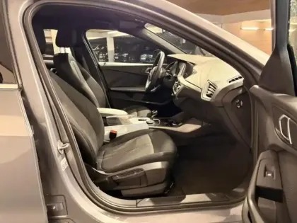 Photo 8 BMW Serie 1 Série 1 116iA 109ch Business Design DKG7