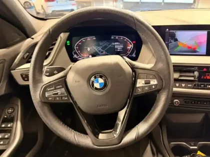 Photo 5 BMW Serie 1 Série 1 116iA 109ch Business Design DKG7