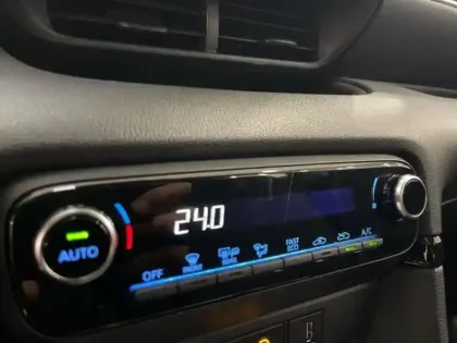 Photo 9 Toyota Yaris  116h Dynamic 5p MY22