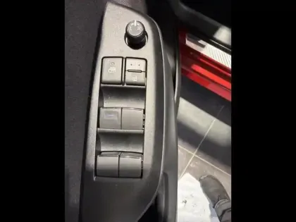 Photo 13 Toyota Yaris  116h Design 5p MY22