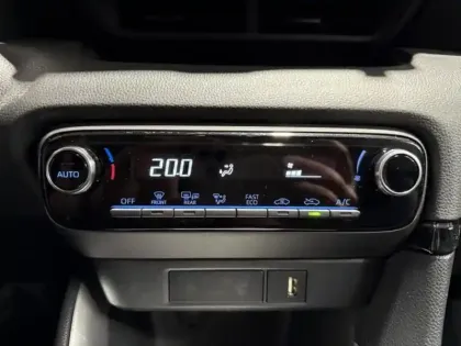 Photo 11 Toyota Yaris  116h Design 5p MY22