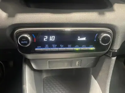 Photo 11 Toyota Yaris  116h Dynamic 5p MY22