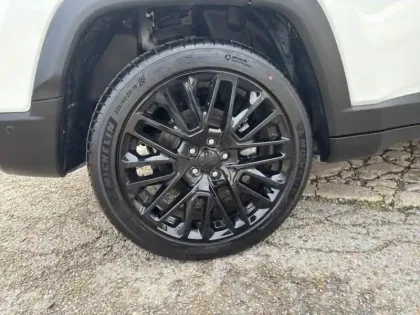 Photo 13 Jeep Compass  1.3 Turbo T4 240ch PHEV 4xe Upland AT6 eAWD