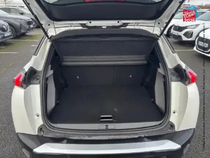 Photo 13 Peugeot 2008  e- 136ch GT