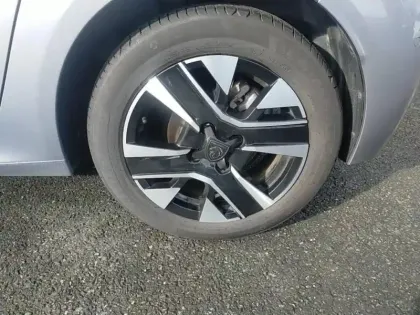 Photo 12 Peugeot 208  1.2 Hybrid 110ch Allure e-DCS6