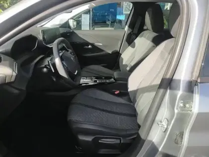 Photo 8 Peugeot 208  1.2 Hybrid 110ch Allure e-DCS6