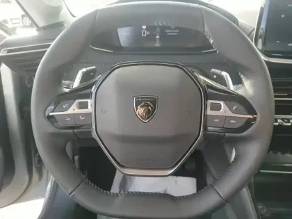 Photo 7 Peugeot 208  1.2 Hybrid 110ch Allure e-DCS6