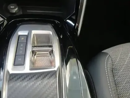 Photo 6 Peugeot 208  1.2 Hybrid 110ch Allure e-DCS6