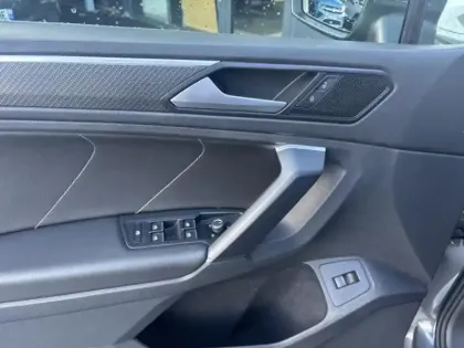 Photo 12 Volkswagen Tiguan  2.0 TDI 150ch R-Line Exclusive DSG7