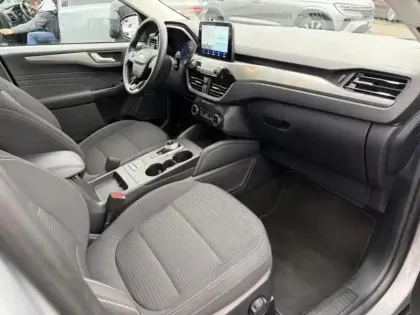 Photo 10 Ford Kuga  2.5 Duratec 190ch FHEV E85 Titanium BVA