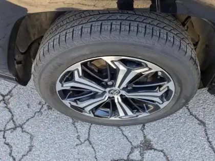 Photo 9 Toyota Rav4 Gén. V Ph1 Collection 5