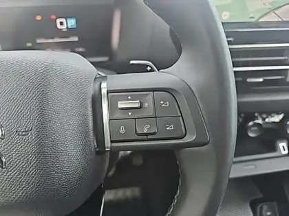 Photo 14 Citroën C4  1.2 Hybride 136ch S&S MAX Automatique