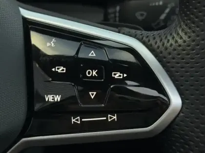 Photo 12 Volkswagen Golf  2.0 TDI SCR 150ch R-Line DSG7