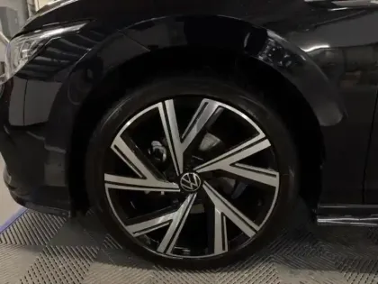 Photo 9 Volkswagen Golf  2.0 TDI SCR 150ch R-Line DSG7