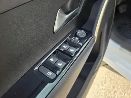 Photo 11 Lancia Ypsilon  1.2 Ibrida 100ch LX eDCT6