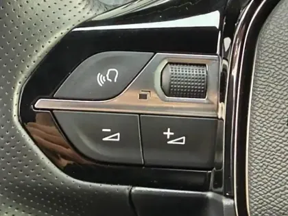 Photo 14 Peugeot 208  1.2 PureTech 100ch S&S GT