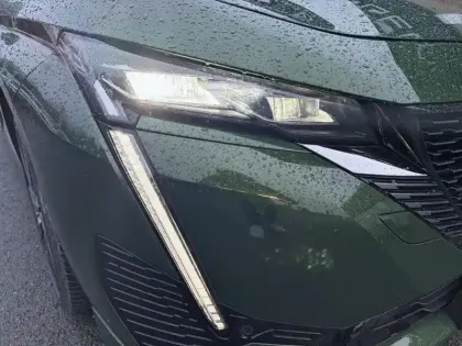 Photo 13 Peugeot 308  PHEV 180 e-EAT8 GT